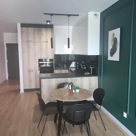 شقة Life 34 Z Miejscem Postojowym W Garazu Podziemnym رادوم